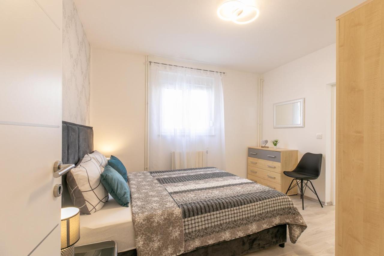 Apartments Tina Stinjan Pula Luaran gambar