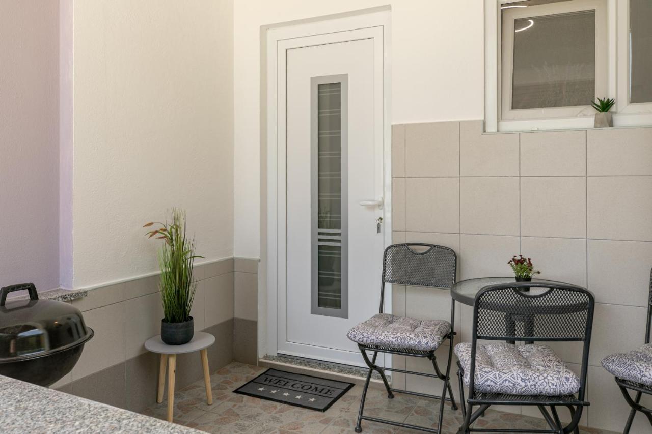 Apartments Tina Stinjan Pula Luaran gambar