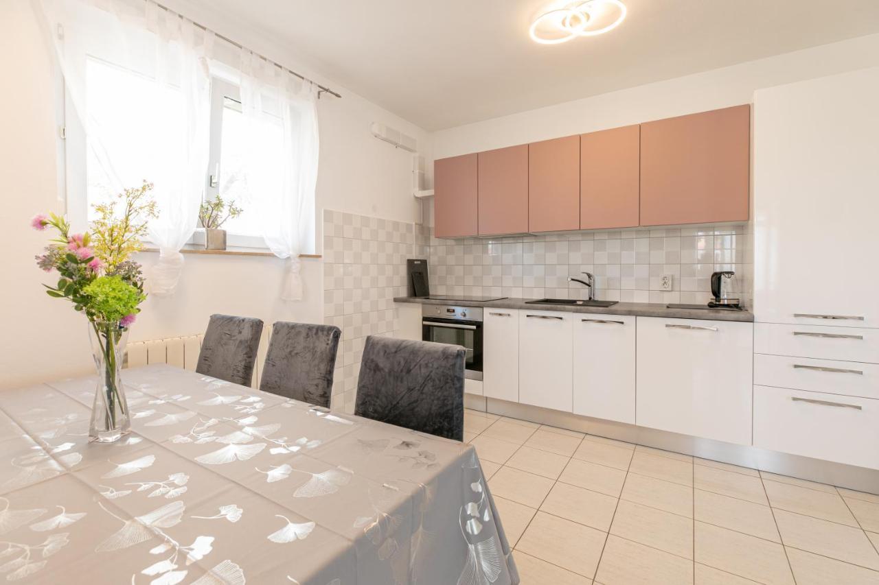 Apartments Tina Stinjan Pula Luaran gambar