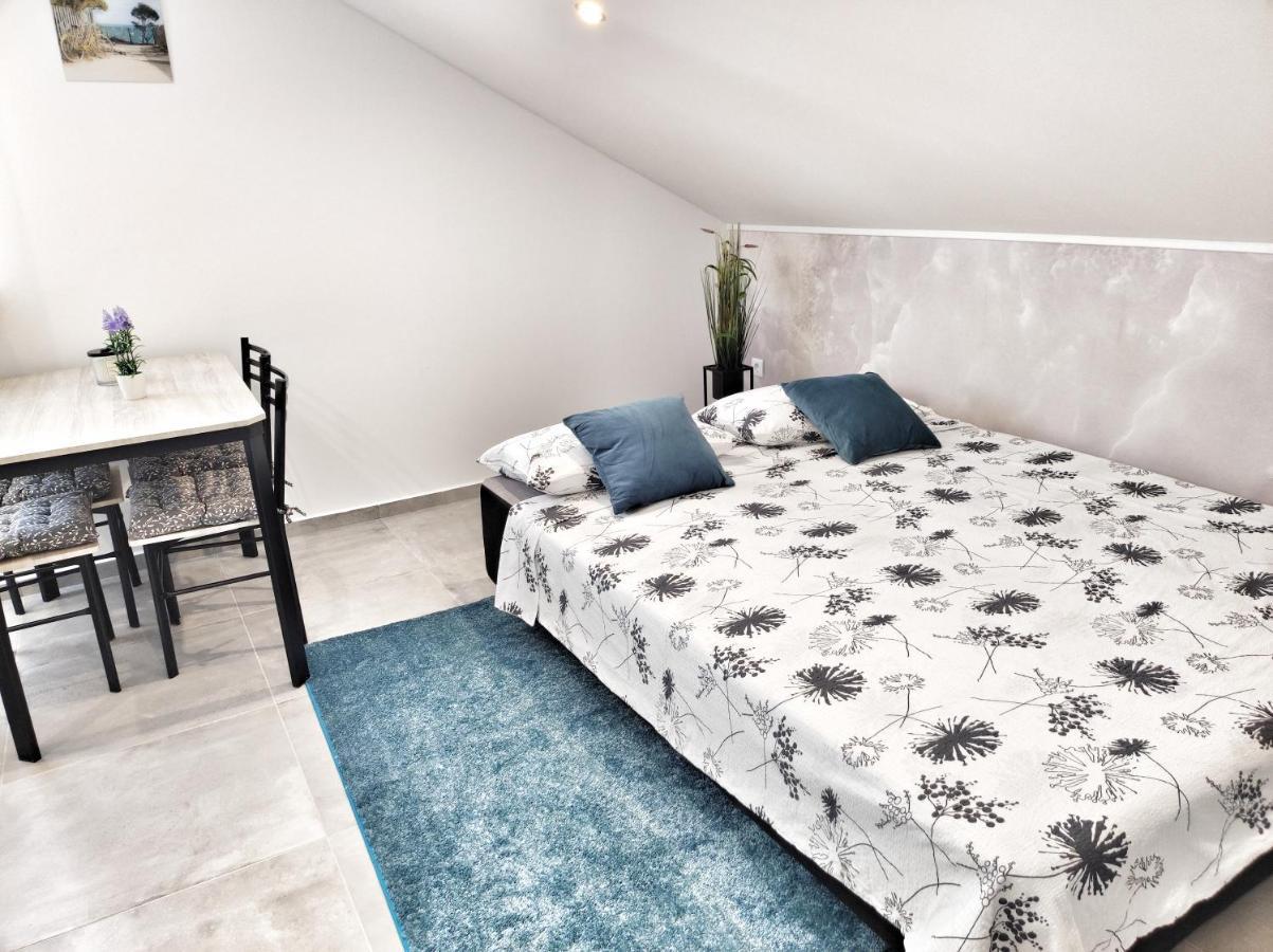 Apartments Tina Stinjan Pula Luaran gambar
